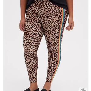 🌈 NWT Torrid Liquid Legging 🌈